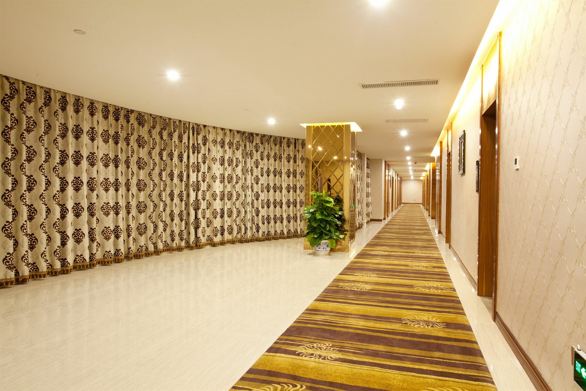 Oubon International Hotel Kuangcsou Kültér fotó